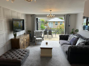 Modern 2 Bedroom House Spacious Large Garden